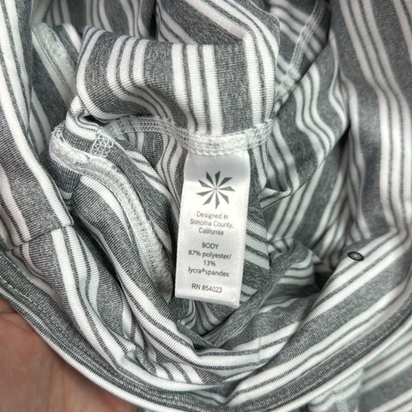 Athleta Gray White Striped Capri Pants Size XS - Picture 9 of 11